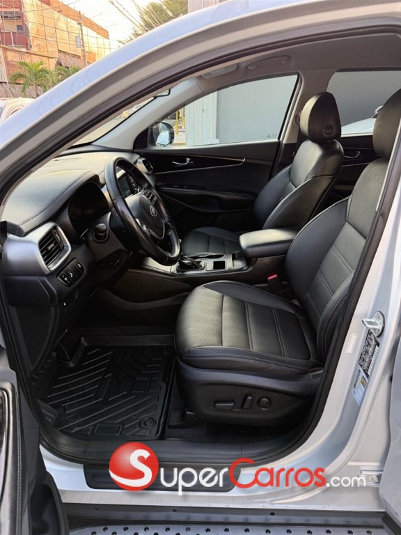 2020 Kia Sorento LX — foto 9 / 11