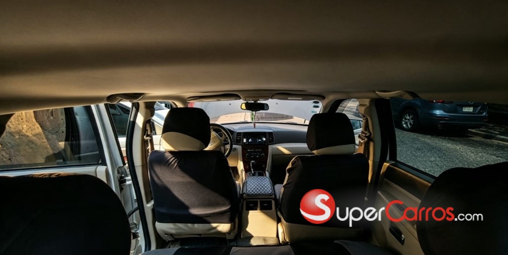 2005 Jeep Grand Cherokee SRT8 — foto 4 / 12
