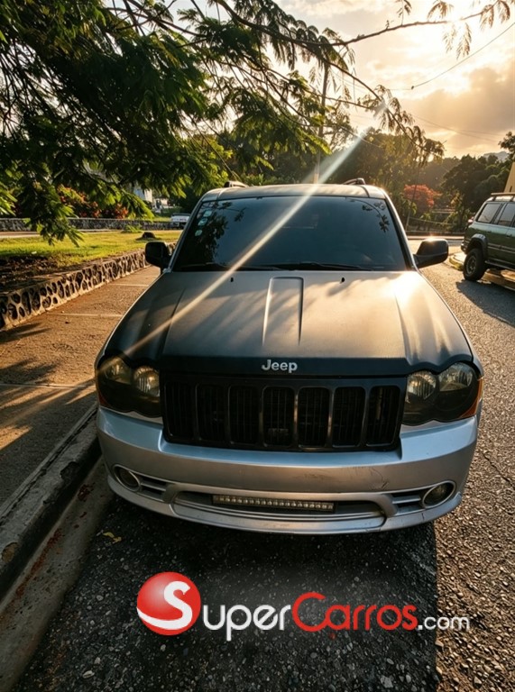 2005 Jeep Grand Cherokee SRT8 — foto 5 / 12