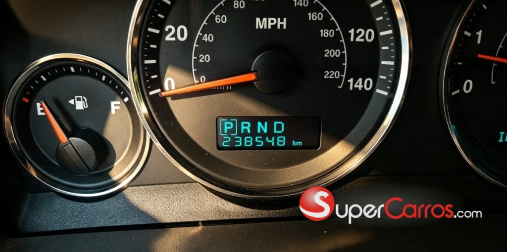 2005 Jeep Grand Cherokee SRT8 — foto 6 / 12