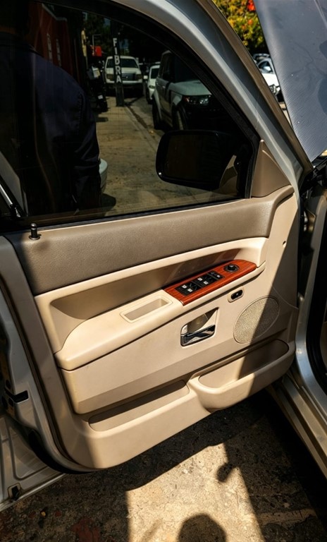 2005 Jeep Grand Cherokee SRT8 — foto 8 / 12