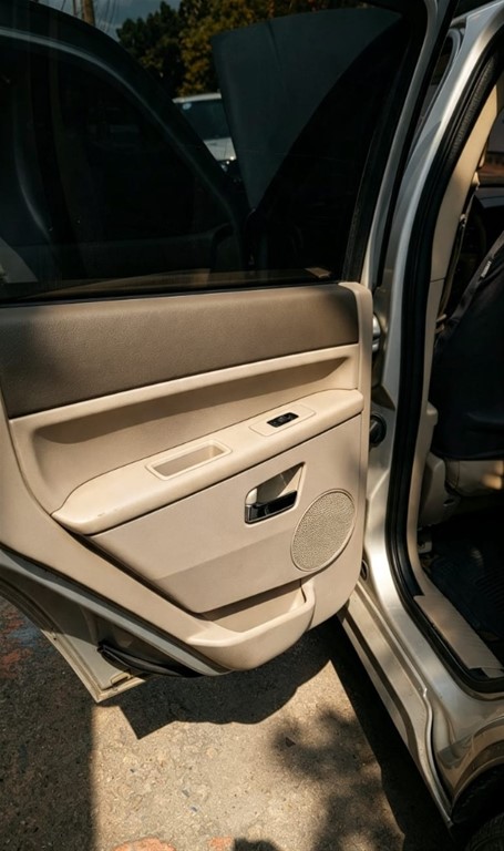 2005 Jeep Grand Cherokee SRT8 — foto 9 / 12
