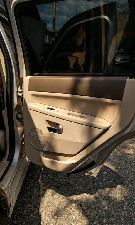 2005 Jeep Grand Cherokee SRT8 — foto 11 / 12