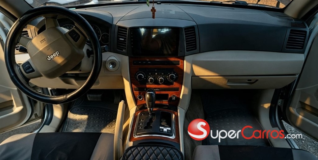 2005 Jeep Grand Cherokee SRT8 — foto 12 / 12