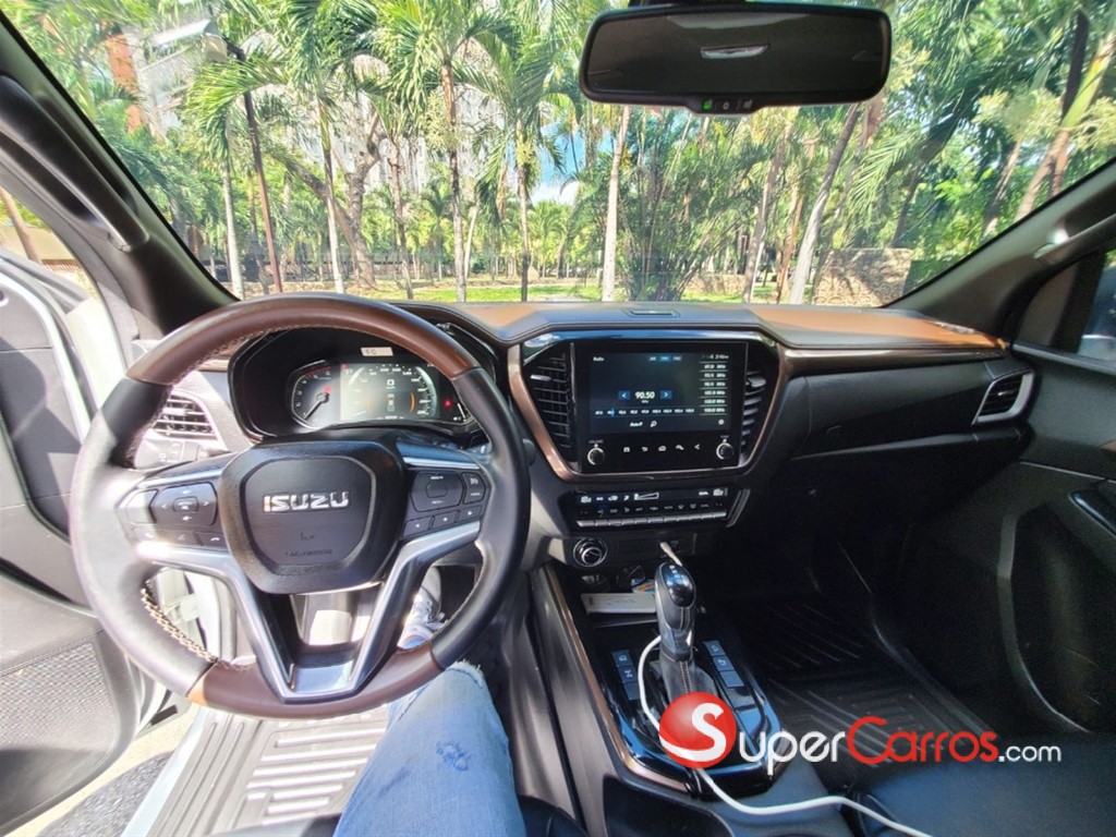 2025 Isuzu DMAX LSE — foto 9 / 11