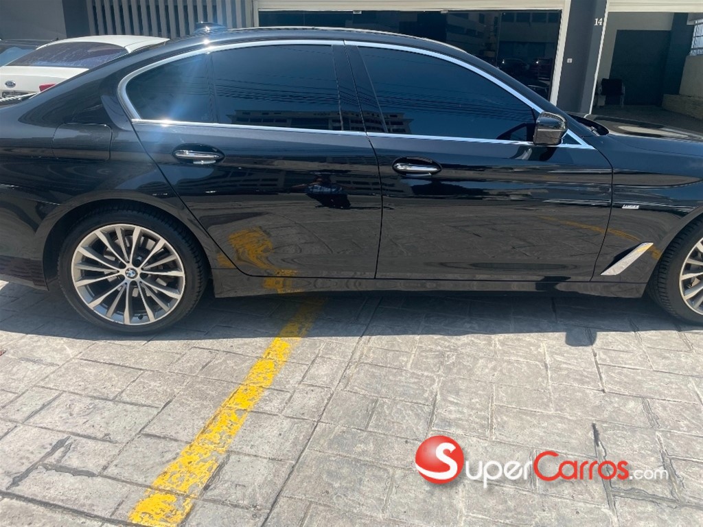 2017 BMW Serie 5 530i — foto 3 / 10