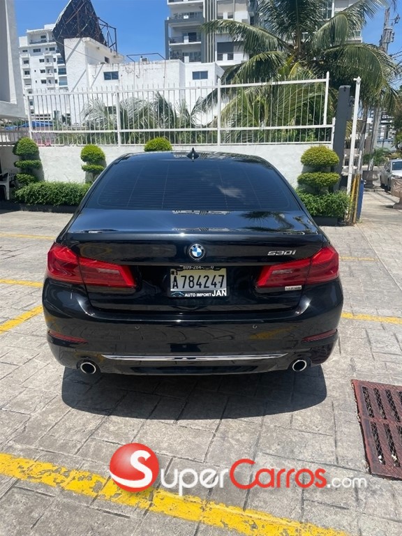 2017 BMW Serie 5 530i — foto 4 / 10