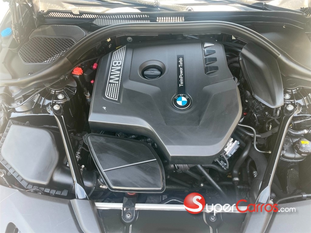 2017 BMW Serie 5 530i — foto 6 / 10