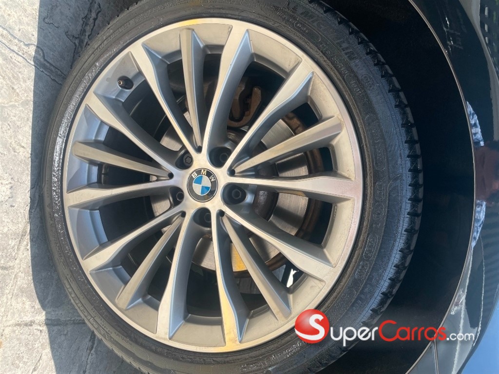 2017 BMW Serie 5 530i — foto 8 / 10