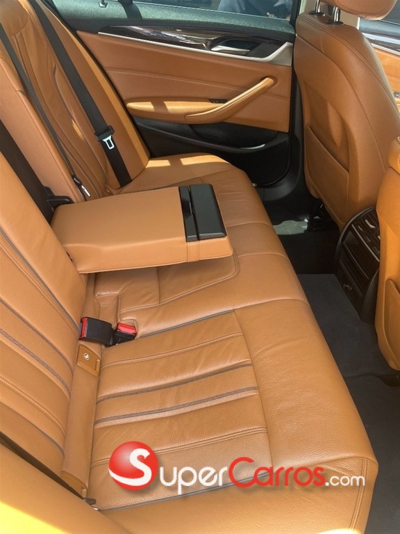 2017 BMW Serie 5 530i — foto 9 / 10