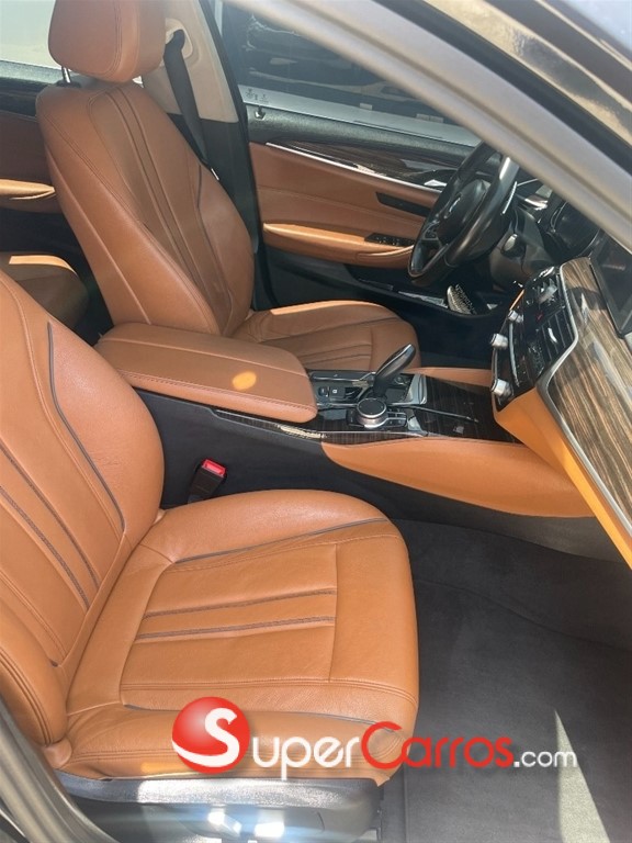 2017 BMW Serie 5 530i — foto 10 / 10