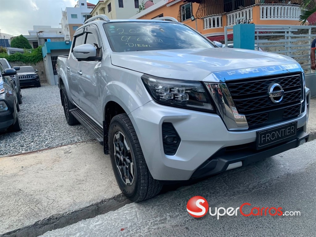 2023 Nissan Frontier LE — foto 2 / 8