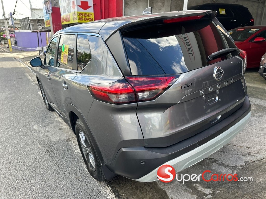 2021 Nissan Rogue SV — foto 4 / 11