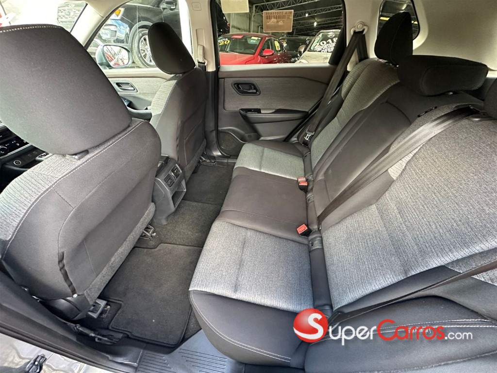 2021 Nissan Rogue SV — foto 10 / 11