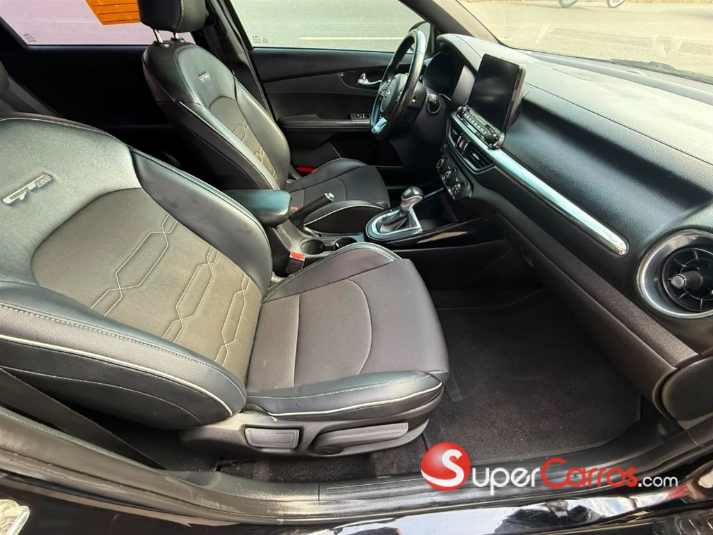 2021 Kia Forte GT Line — foto 8 / 12