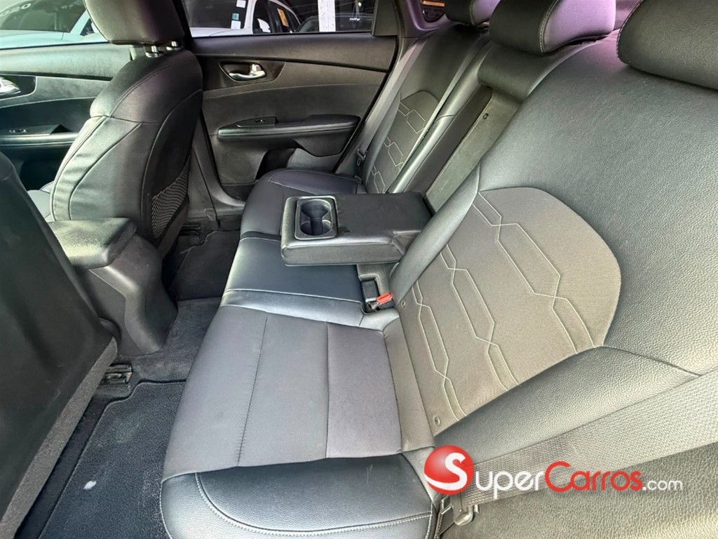 2021 Kia Forte GT Line — foto 10 / 12