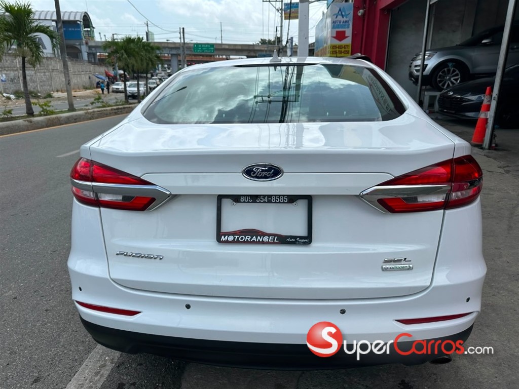 2020 Ford Fusion Titanium — foto 5 / 12