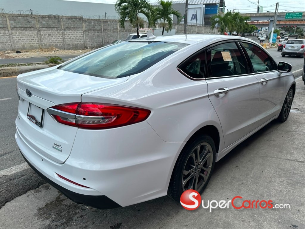 2020 Ford Fusion Titanium — foto 6 / 12