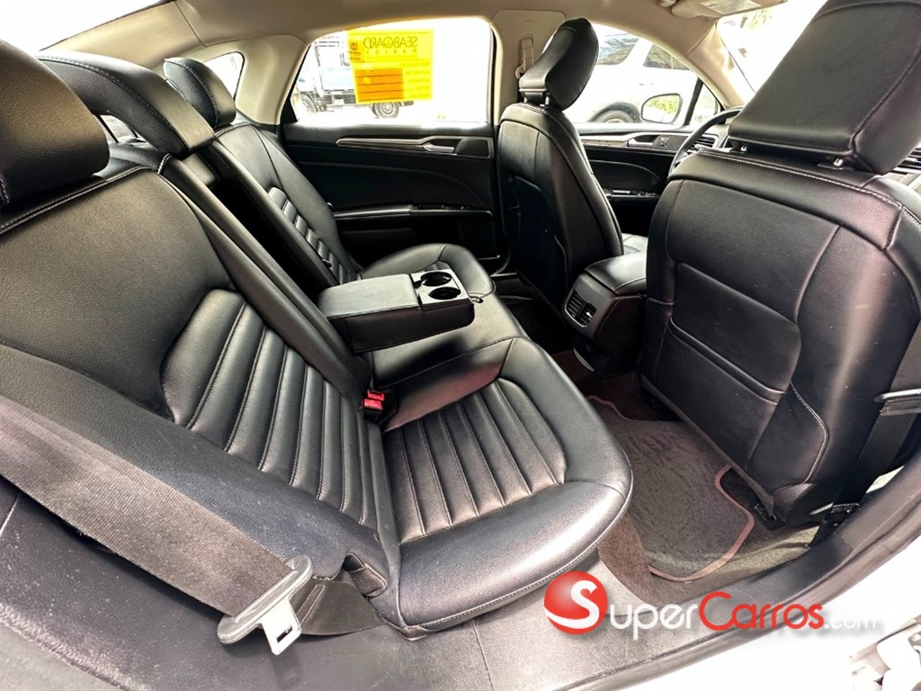 2020 Ford Fusion Titanium — foto 10 / 12