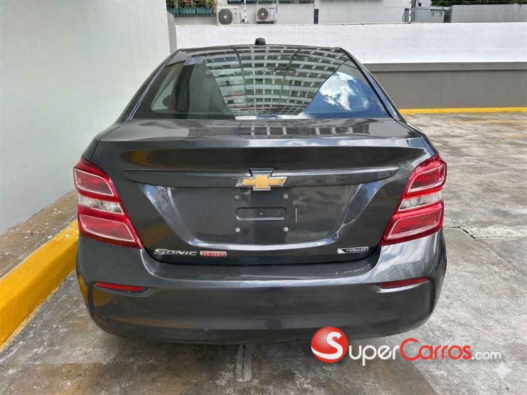 2018 Chevrolet Sonic Premier — foto 5 / 12
