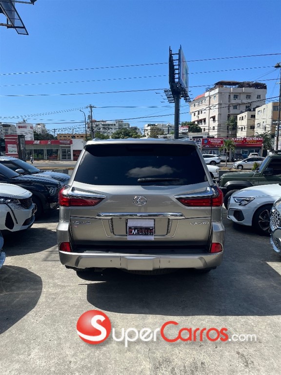 2020 Lexus LX 570 — foto 9 / 11
