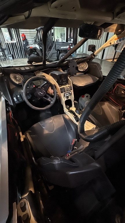 2023 Can Am Maverick X3 XRC — foto 2 / 6