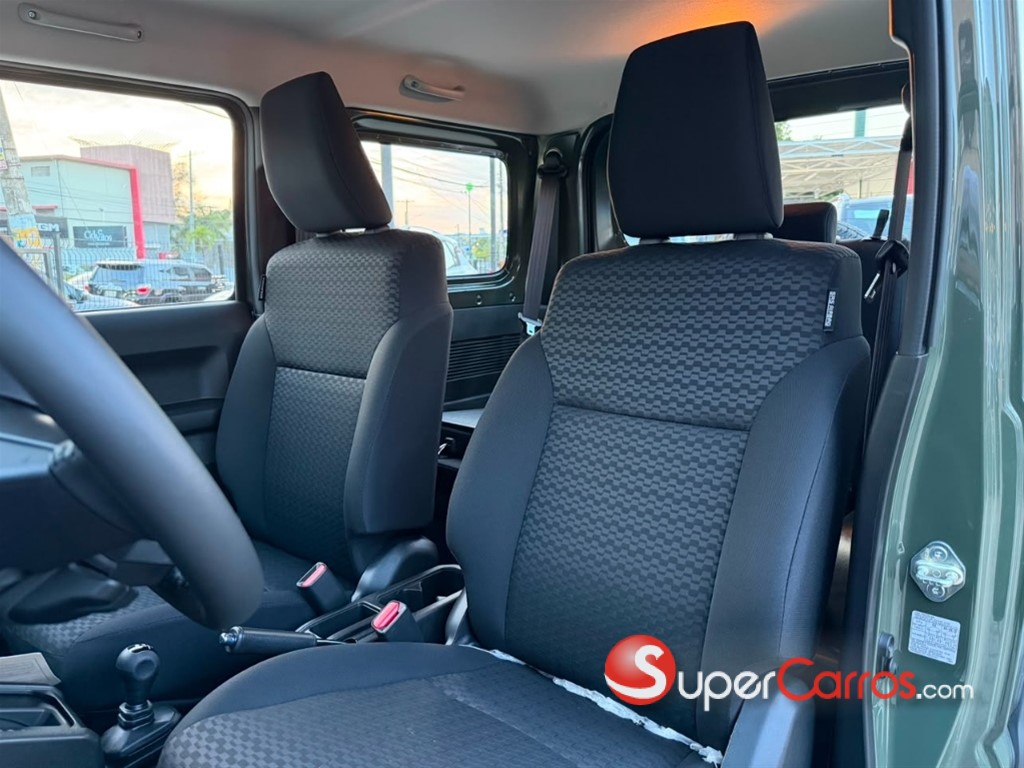 2027 Suzuki Jimny GLX — foto 8 / 11