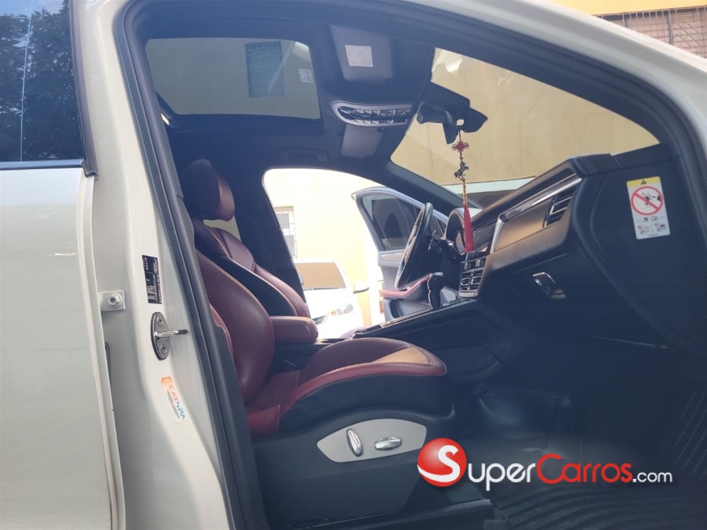 2025 Porsche Macan T — foto 8 / 12
