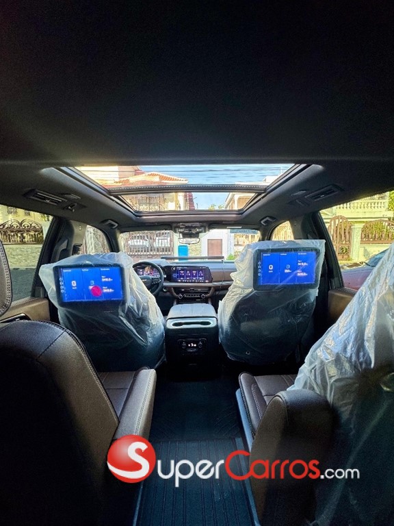 2025 Chevrolet Tahoe Highcountry Duramax — foto 8 / 12