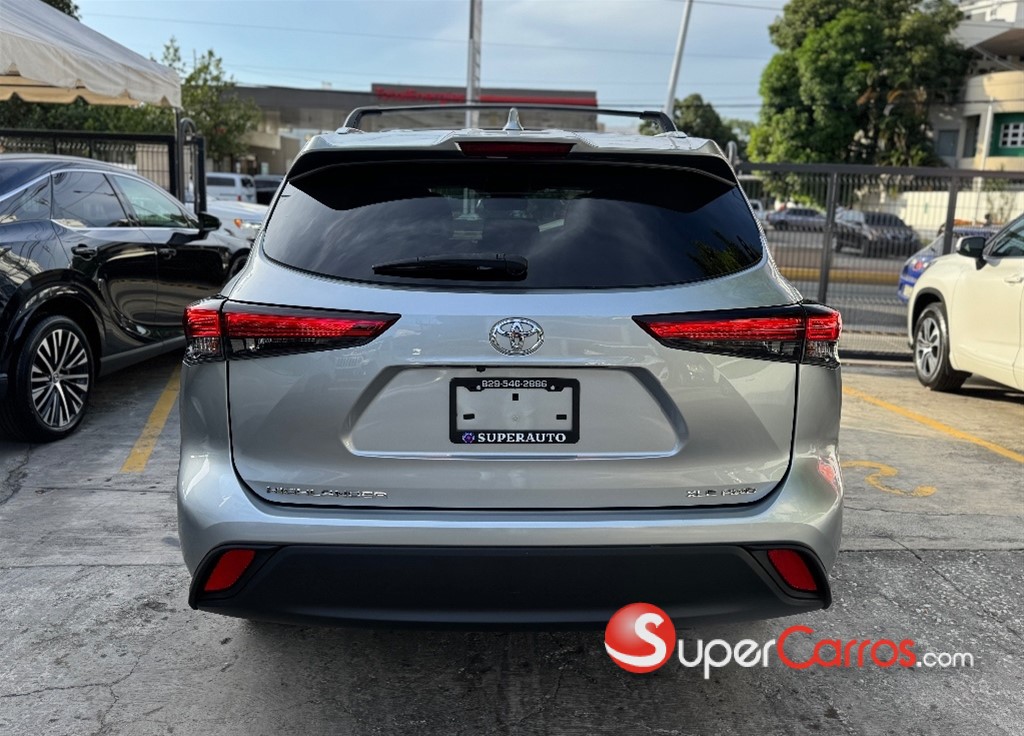 2022 Toyota Highlander XLE — foto 3 / 12