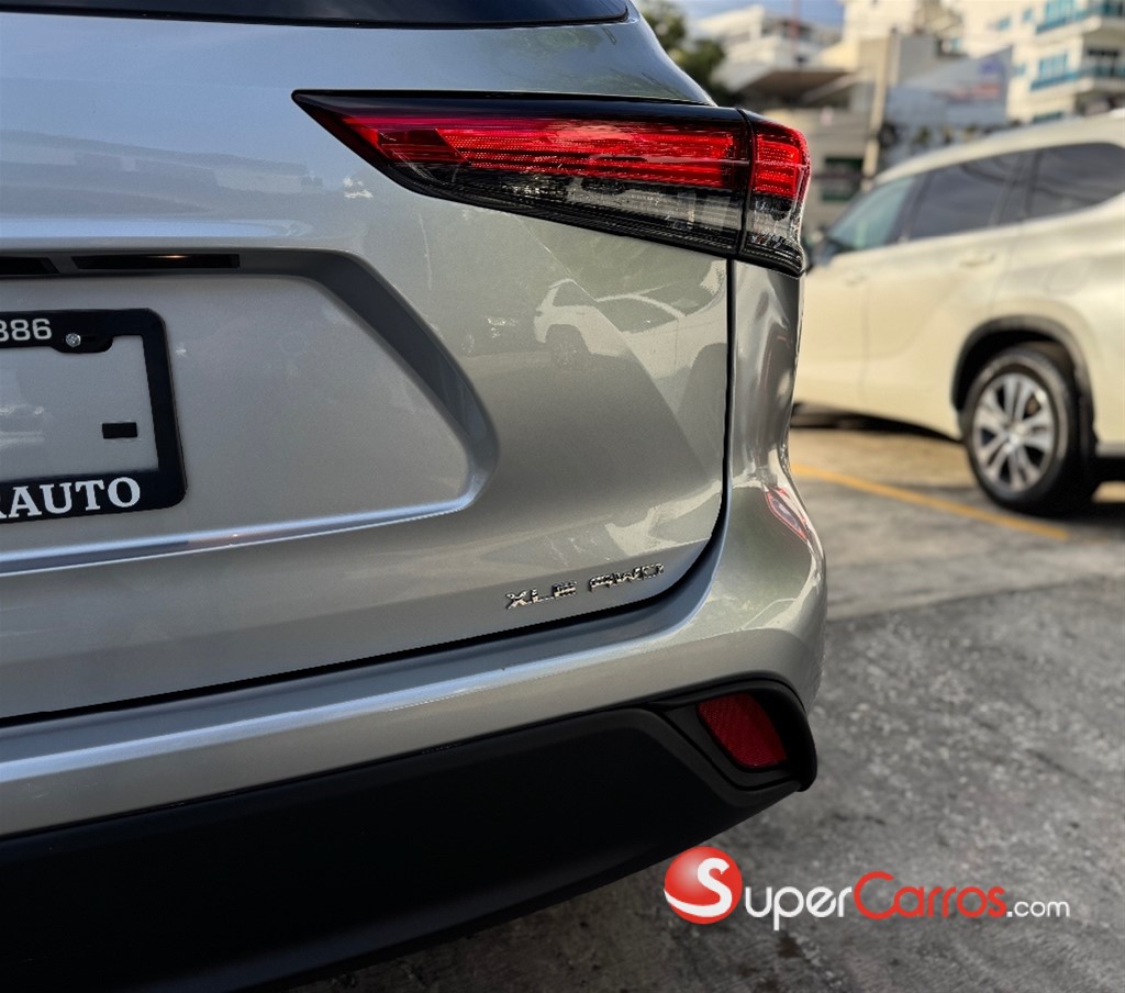 2022 Toyota Highlander XLE — foto 4 / 12