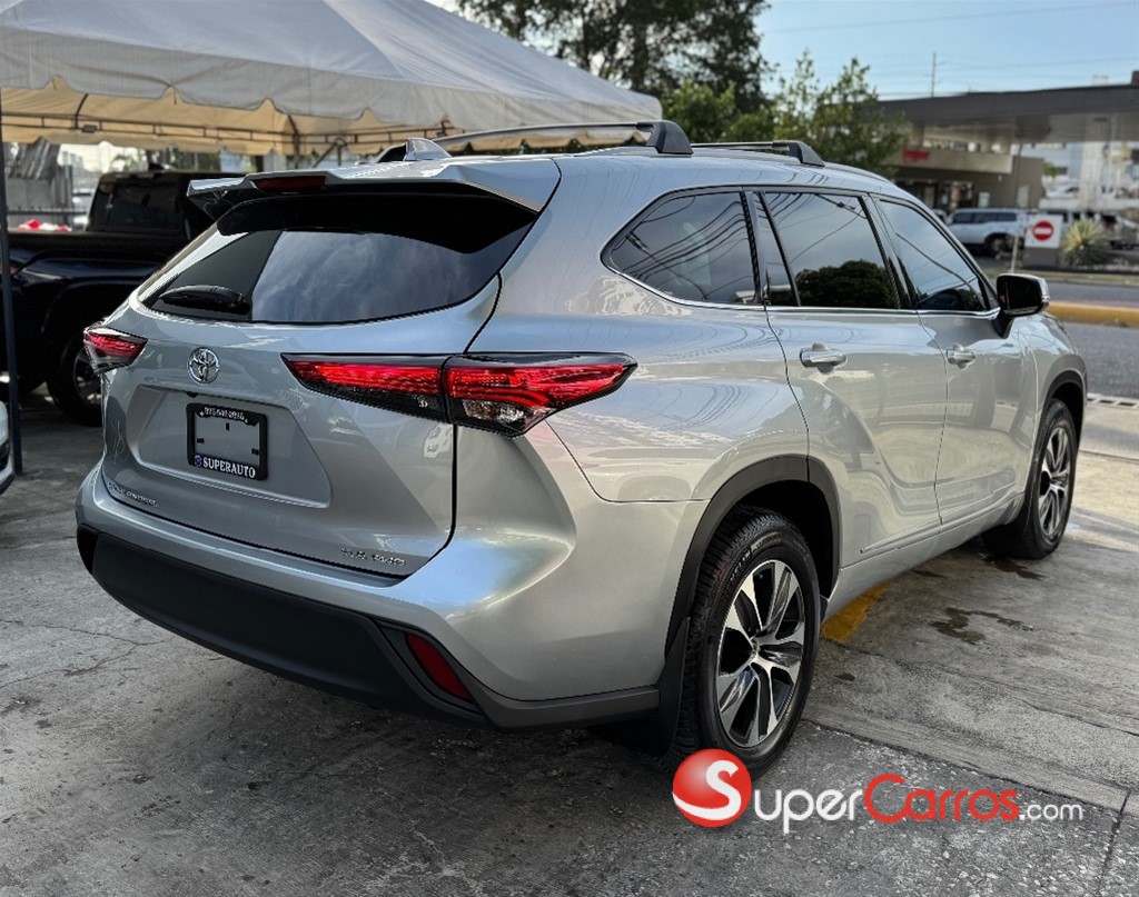 2022 Toyota Highlander XLE — foto 5 / 12