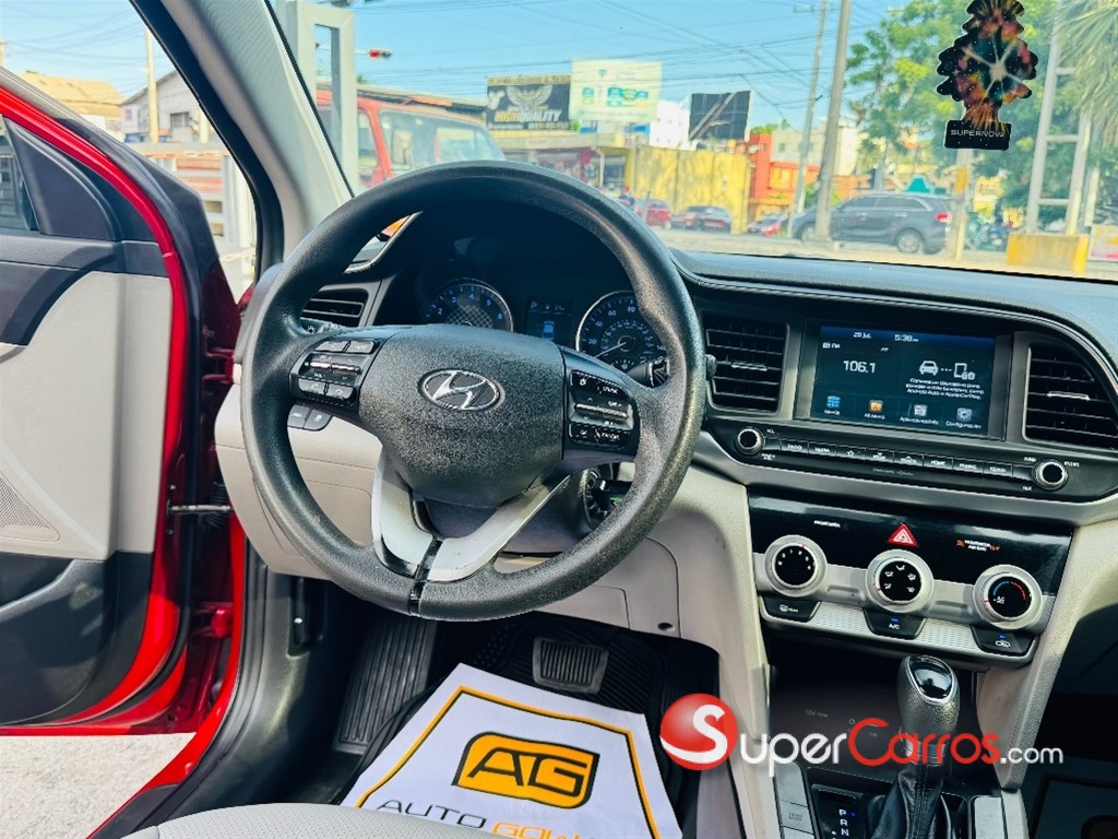 2019 Hyundai Elantra SEL — foto 9 / 12