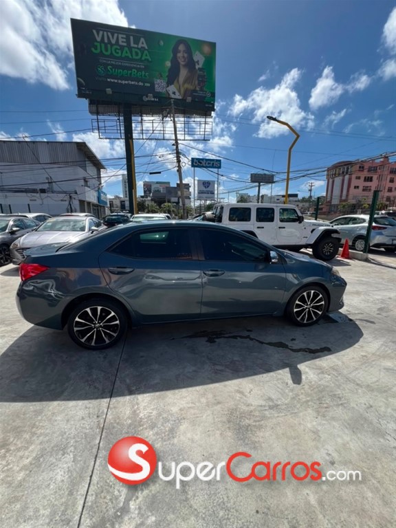2017 Toyota Corolla SE — foto 6 / 9