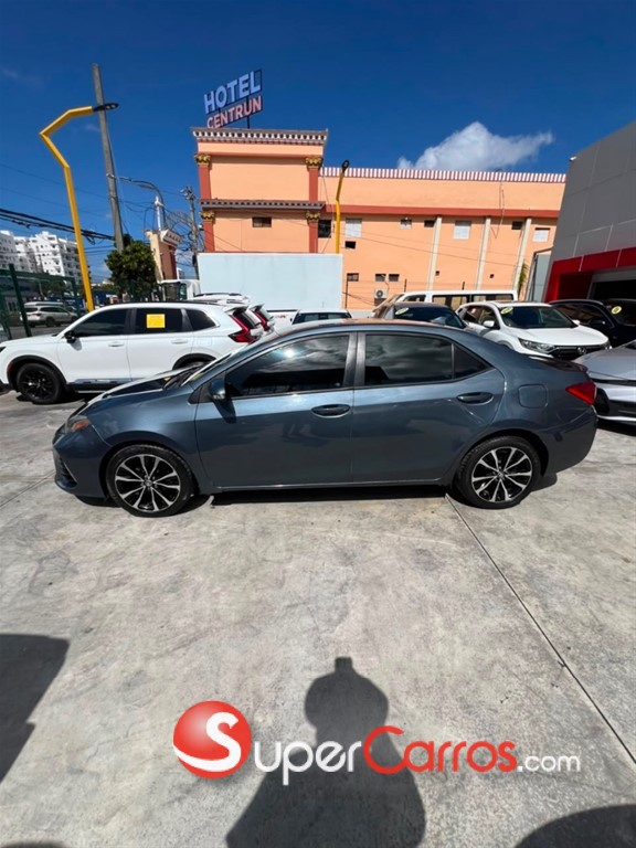 2017 Toyota Corolla SE — foto 7 / 9