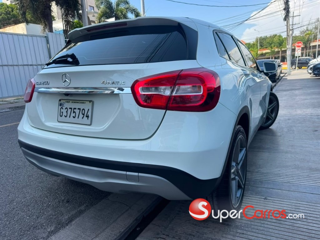 2017 Mercedes-Benz Clase GLA 250 4 Matic — foto 4 / 12