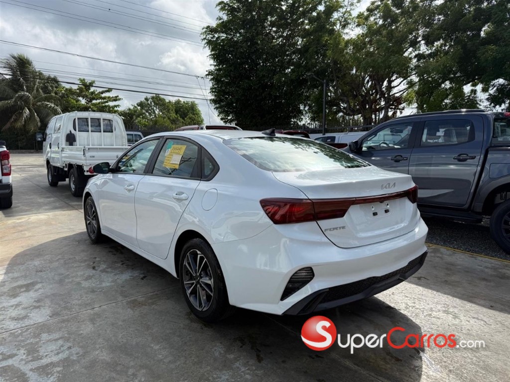 2022 Kia Forte LXS — foto 4 / 11
