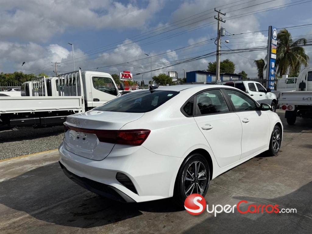 2022 Kia Forte LXS — foto 6 / 11