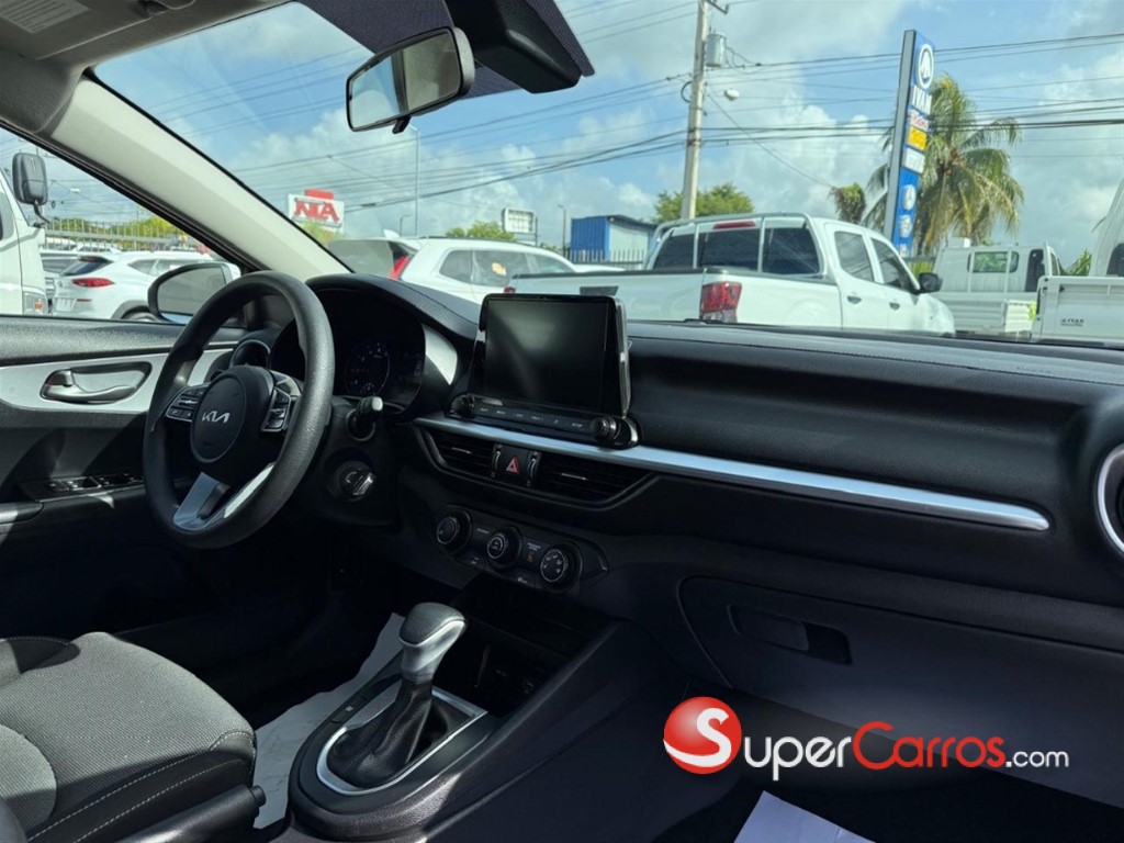 2022 Kia Forte LXS — foto 7 / 11