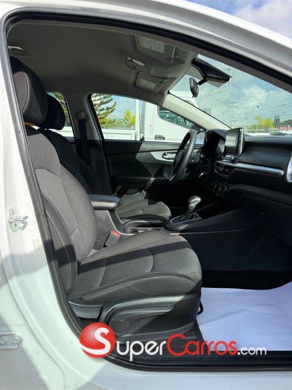 2022 Kia Forte LXS — foto 8 / 11