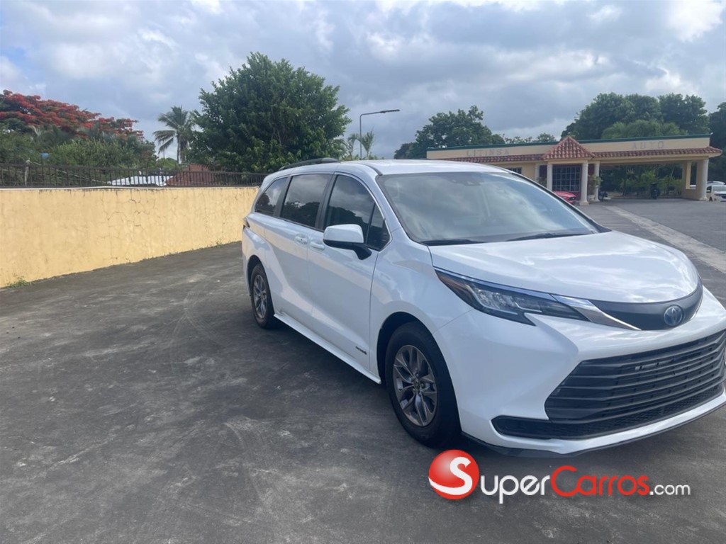 2021 Toyota Sienna LE
