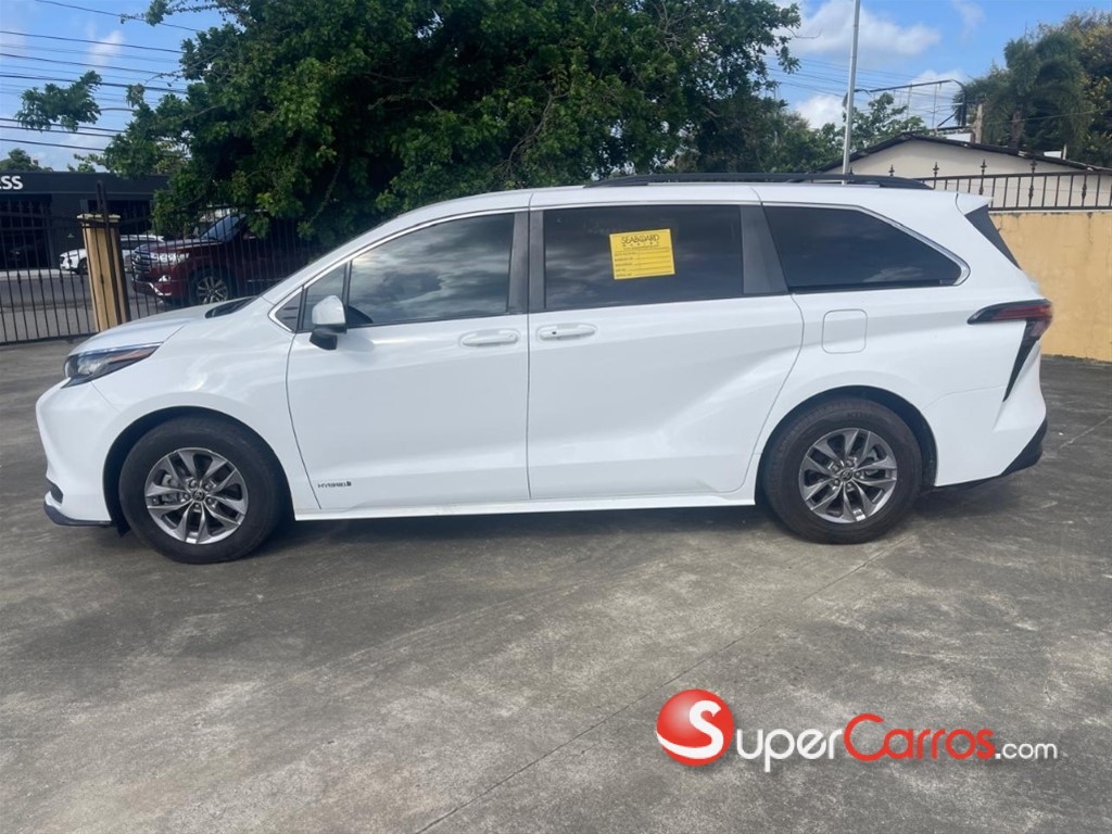 2021 Toyota Sienna LE — foto 2 / 12
