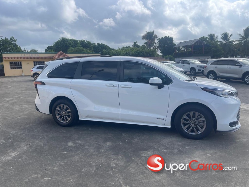2021 Toyota Sienna LE — foto 8 / 12