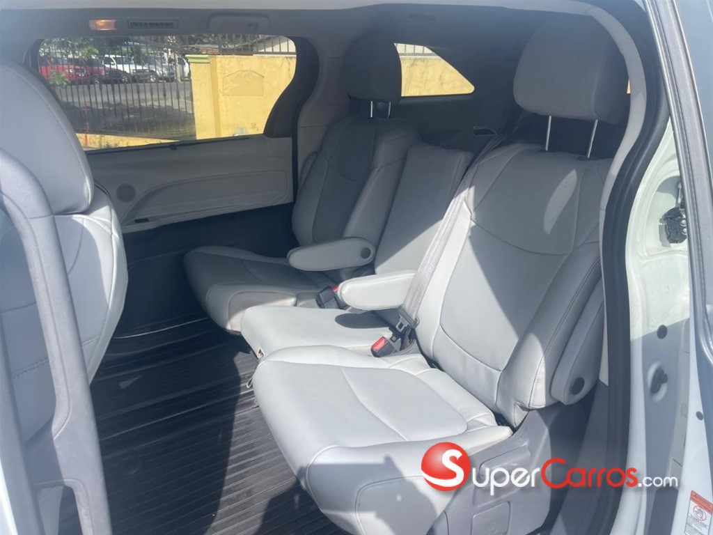 2021 Toyota Sienna LE — foto 9 / 12