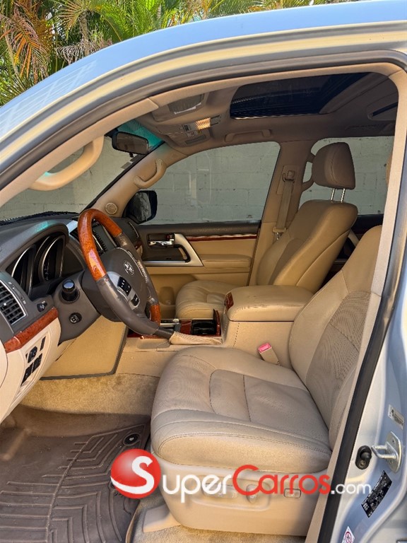 2013 Toyota Land Cruiser 200 VX-R — foto 6 / 12