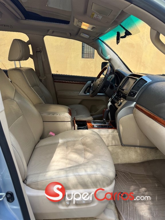 2013 Toyota Land Cruiser 200 VX-R — foto 10 / 12