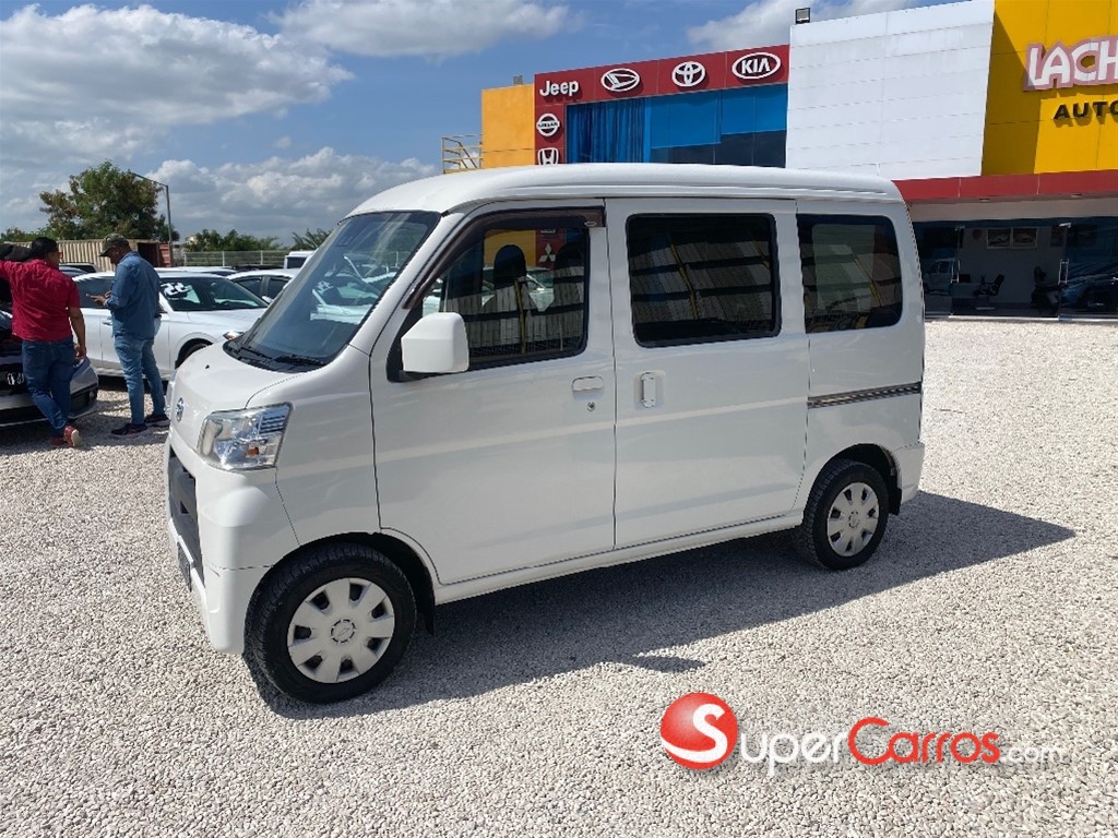 2020 Daihatsu Hijet Minivan — foto 4 / 11