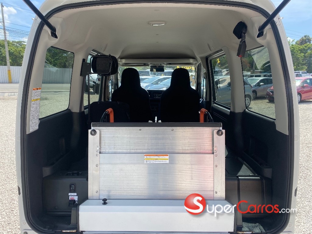 2020 Daihatsu Hijet Minivan — foto 8 / 11