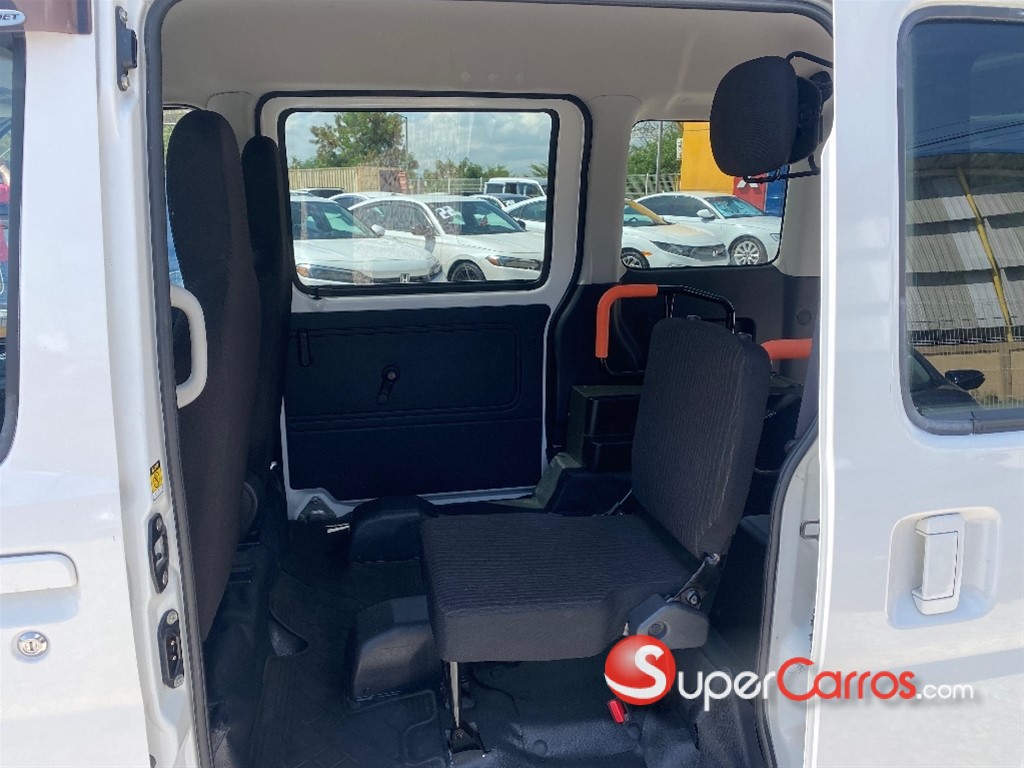 2020 Daihatsu Hijet Minivan — foto 9 / 11