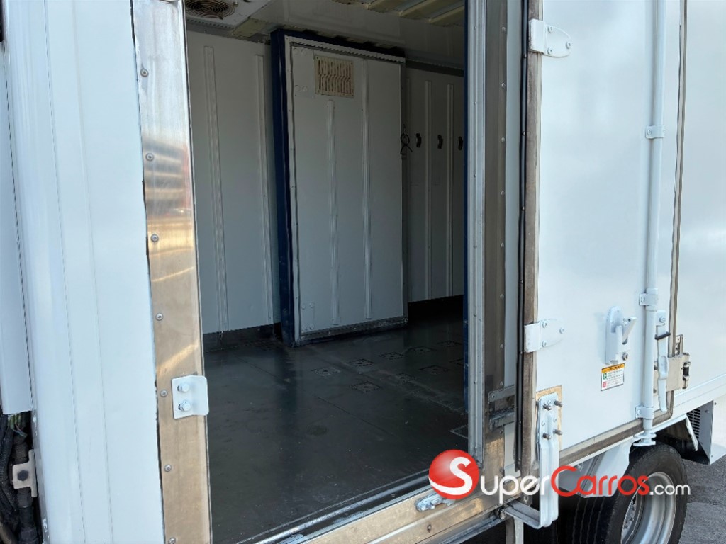 2015 Isuzu ELF — foto 10 / 12